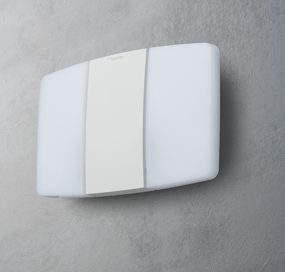 Perspektive LED-Strahler/LED-Leuchte theLeda P24 WH auf Betonfassade Perspektive LED-Strahler/LED-Leuchte theLeda P24 WH auf Betonfassade