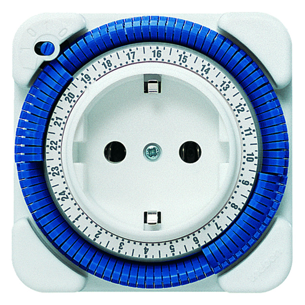 Analoge Steckdosen-Zeitschaltuhr theben-timer 26 für den Innenbereich