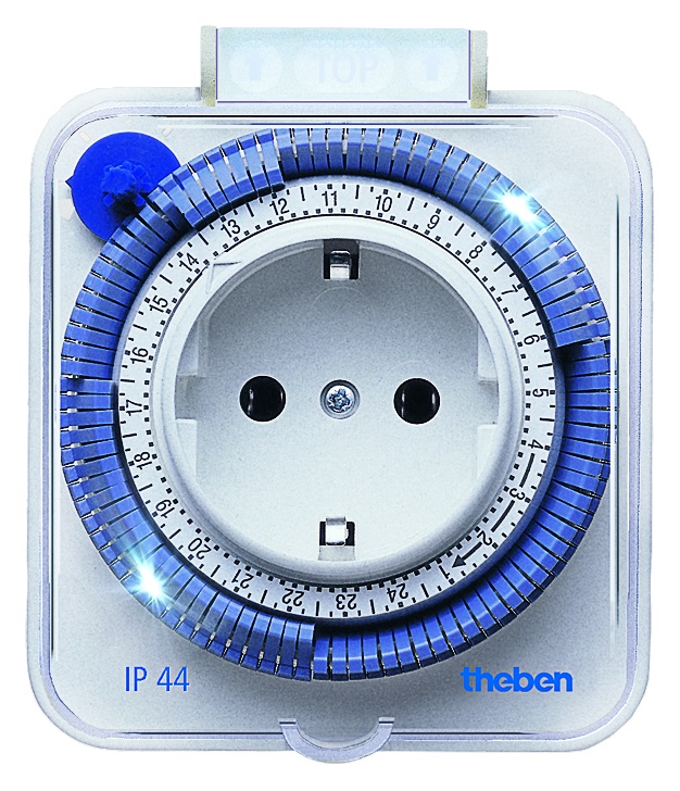 theben timer 26 IP44 – mechanische Zeitschaltuhr für den Außenbereich mit Schutzart IP44 Mechanische Zeitschaltuhr theben timer 26 IP44 mit blauem 24-Stunden-Schaltkranz und Klappdeckel